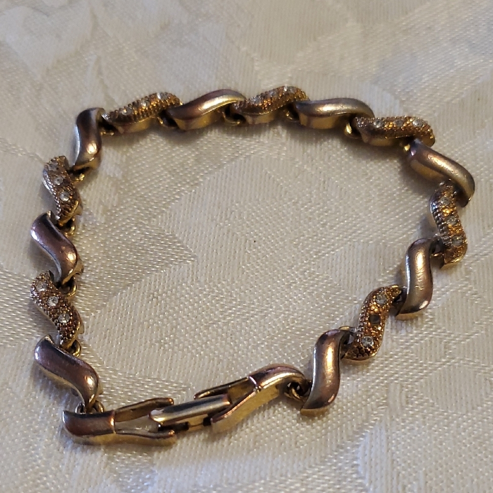 Elegant Gold Avon Gold Tone Bracelet